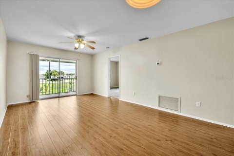 Condo in Port Charlotte, Florida, 2 bedrooms  № 2400251 - photo 7