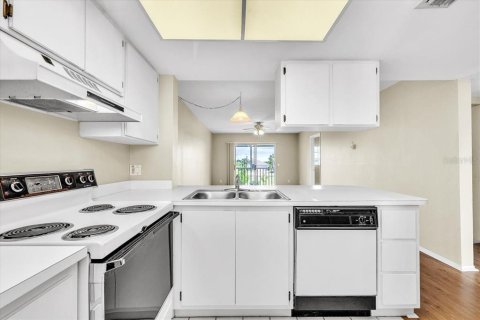 Condo in Port Charlotte, Florida, 2 bedrooms  № 2400251 - photo 15
