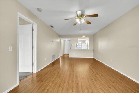 Condo in Port Charlotte, Florida, 2 bedrooms  № 2400251 - photo 10