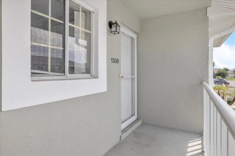 Condo in Port Charlotte, Florida, 2 bedrooms  № 2400251 - photo 3