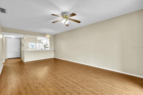 Condo in Port Charlotte, Florida, 2 bedrooms  № 2400251 - photo 9