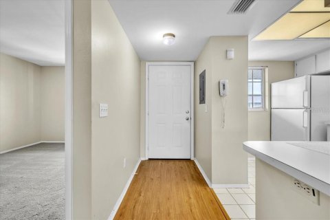 Condo in Port Charlotte, Florida, 2 bedrooms  № 2400251 - photo 5