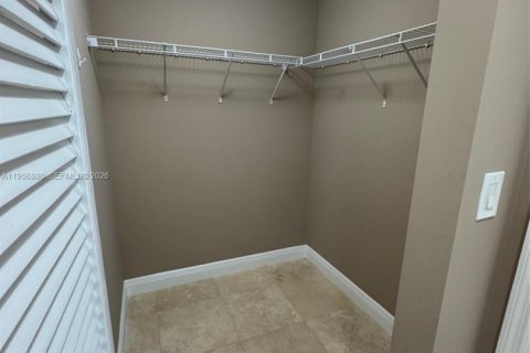 Condominio en alquiler en Coral Gables, Florida, 2 dormitorios, 90.12 m2 № 2011814 - foto 8