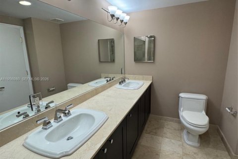 Condominio en alquiler en Coral Gables, Florida, 2 dormitorios, 90.12 m2 № 2011814 - foto 10