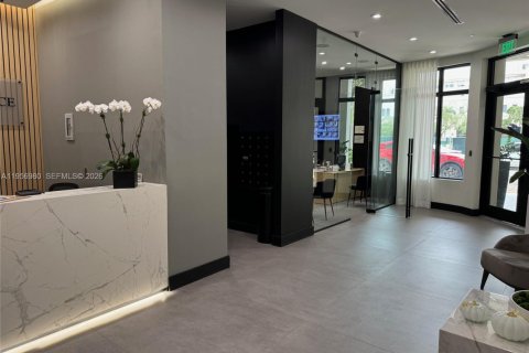 Condominio en alquiler en Coral Gables, Florida, 2 dormitorios, 90.12 m2 № 2011814 - foto 3