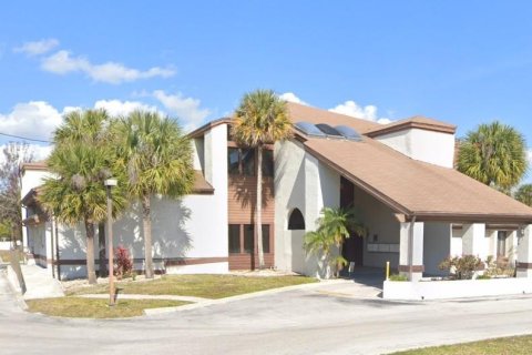 Immobilier commercial à Orlando, Floride 3055.18 m2 № 2299025