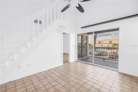 Condo in Saint Petersburg, Florida, 1 bedroom  № 2239537 - photo 11