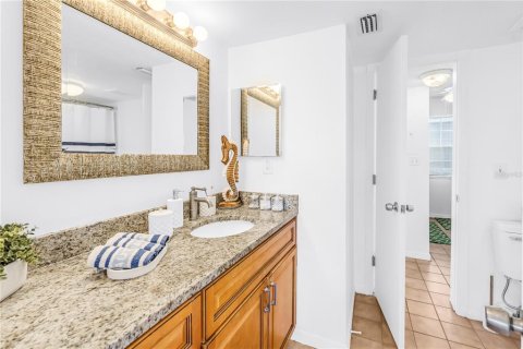 Condo in Saint Petersburg, Florida, 1 bedroom  № 2239537 - photo 21