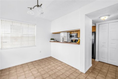Condo in Saint Petersburg, Florida, 1 bedroom  № 2239537 - photo 13