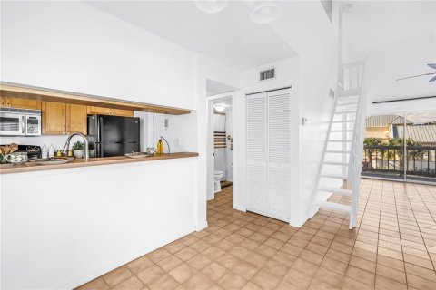 Condo in Saint Petersburg, Florida, 1 bedroom  № 2239537 - photo 14