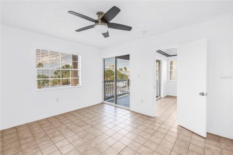Condo in Saint Petersburg, Florida, 1 bedroom  № 2239537 - photo 24