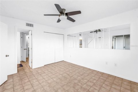 Condo in Saint Petersburg, Florida, 1 bedroom  № 2239537 - photo 23