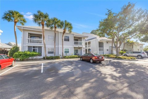 Condo in Saint Petersburg, Florida, 1 bedroom  № 2239537 - photo 2