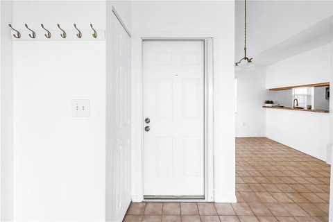 Condo in Saint Petersburg, Florida, 1 bedroom  № 2239537 - photo 9