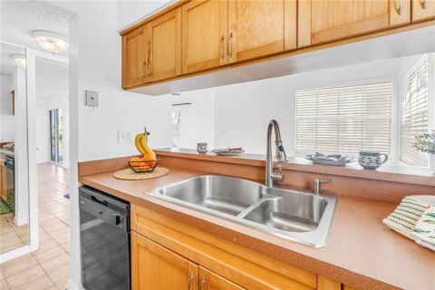 Condo in Saint Petersburg, Florida, 1 bedroom  № 2239537 - photo 18