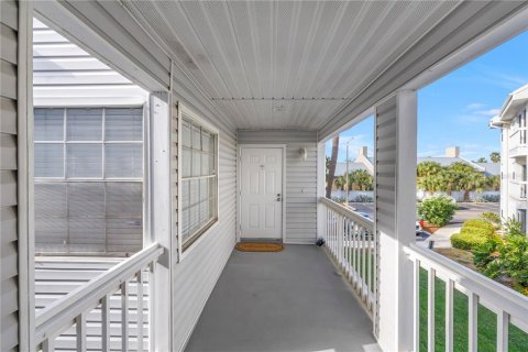 Condo in Saint Petersburg, Florida, 1 bedroom  № 2239537 - photo 4