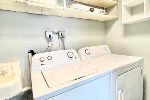 House in West Palm Beach, Florida 2 bedrooms, 72 sq.m. № 1162947 - photo 1