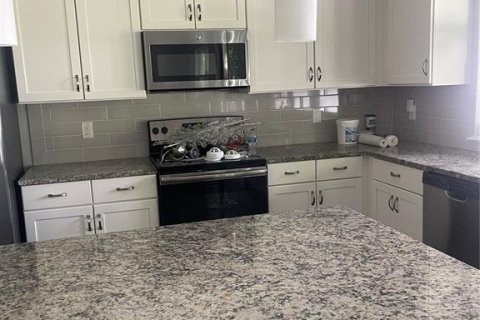 House in Orlando, Florida 4 bedrooms, 204.76 sq.m. № 1783160 - photo 5