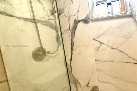 Copropriété à vendre à Miami Beach, Floride: 2 chambres, 67.82 m2 № 2033745 - photo 17