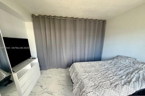 Copropriété à vendre à Miami Beach, Floride: 2 chambres, 67.82 m2 № 2033745 - photo 12