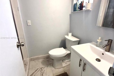 Copropriété à vendre à Miami Beach, Floride: 2 chambres, 67.82 m2 № 2033745 - photo 15