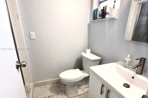 Copropriété à vendre à Miami Beach, Floride: 2 chambres, 67.82 m2 № 2033745 - photo 4