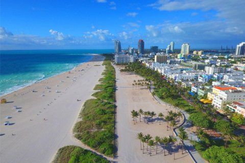 Copropriété à vendre à Miami Beach, Floride: 2 chambres, 67.82 m2 № 2033745 - photo 26