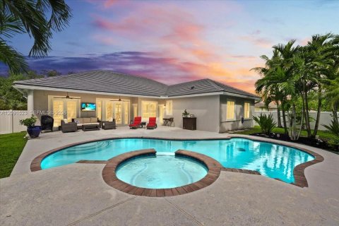 Casa en venta en Pembroke Pines, Florida, 5 dormitorios, 229 m2 № 2382725 - foto 5