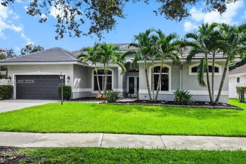 Casa en Pembroke Pines, Florida 5 dormitorios, 229 m2 № 2382725