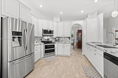 Casa en venta en Pembroke Pines, Florida, 5 dormitorios, 229 m2 № 2382725 - foto 15
