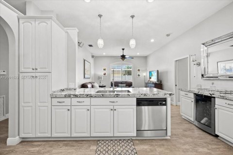Casa en venta en Pembroke Pines, Florida, 5 dormitorios, 229 m2 № 2382725 - foto 17