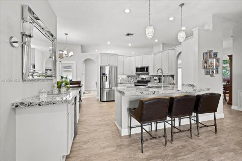 Casa en venta en Pembroke Pines, Florida, 5 dormitorios, 229 m2 № 2382725 - foto 19