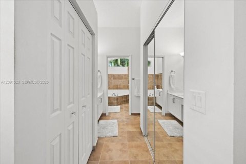 Casa en venta en Pembroke Pines, Florida, 5 dormitorios, 229 m2 № 2382725 - foto 25