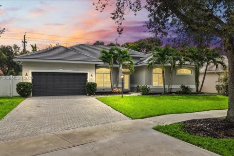 Casa en venta en Pembroke Pines, Florida, 5 dormitorios, 229 m2 № 2382725 - foto 7