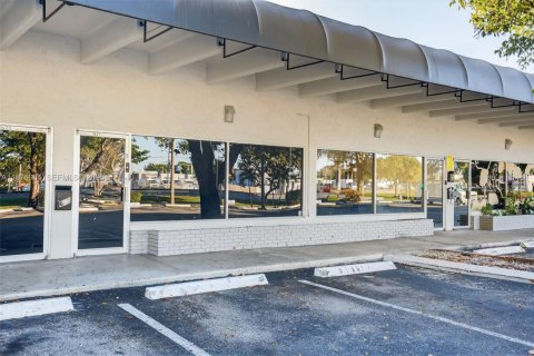 Коммерческая недвижимость в Холливуд, Флорида № 2054195
