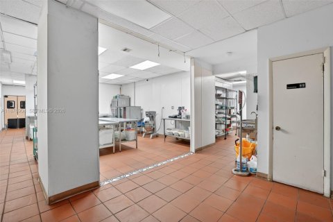 Купить коммерческую недвижимость в Холливуд, Флорида № 2054195 - фото 17