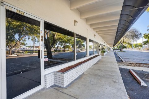 Купить коммерческую недвижимость в Холливуд, Флорида № 2054195 - фото 2