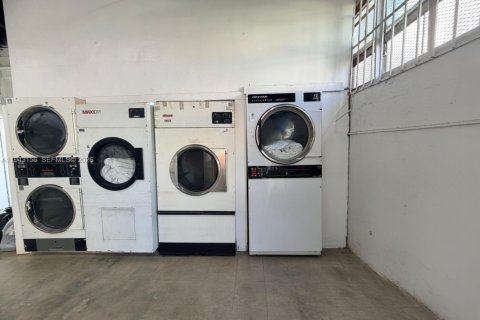 Propiedad comercial en venta en Miami, Florida № 2000727 - foto 6