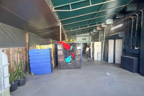 Propiedad comercial en venta en Miami, Florida № 2000727 - foto 15