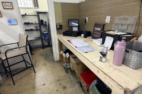 Propiedad comercial en venta en Miami, Florida № 2000727 - foto 12