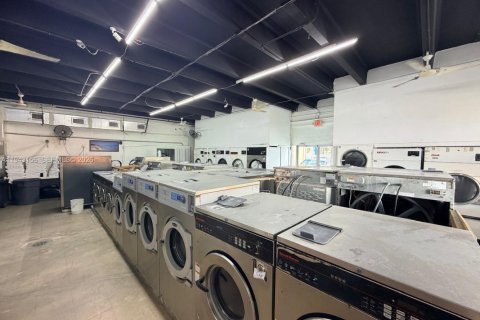 Propiedad comercial en venta en Miami, Florida № 2000727 - foto 2