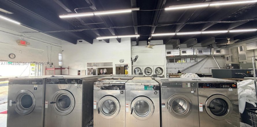 Propiedad comercial en Miami, Florida № 2000727