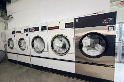 Propiedad comercial en venta en Miami, Florida № 2000727 - foto 7