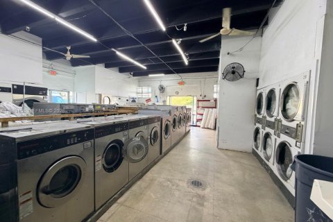 Propiedad comercial en venta en Miami, Florida № 2000727 - foto 4
