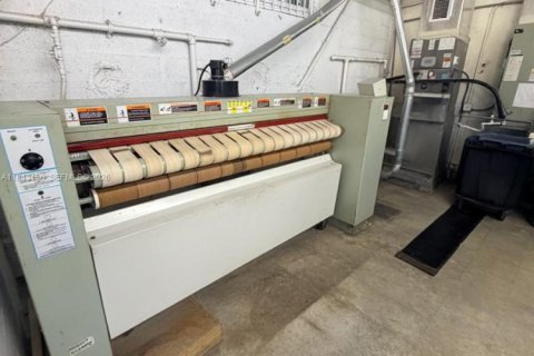 Propiedad comercial en venta en Miami, Florida № 2000727 - foto 10