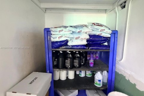 Propiedad comercial en venta en Miami, Florida № 2000727 - foto 13