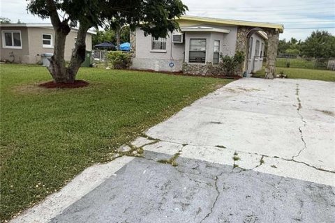 House in Bradenton, Florida 3 bedrooms, 78.78 sq.m. № 1902017 - photo 1