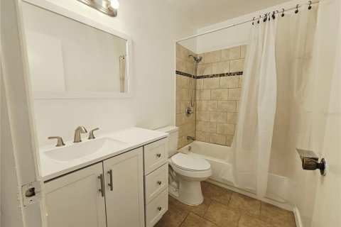 Condominio en alquiler en Tampa, Florida, 2 dormitorios, 89.19 m2 № 1787952 - foto 5