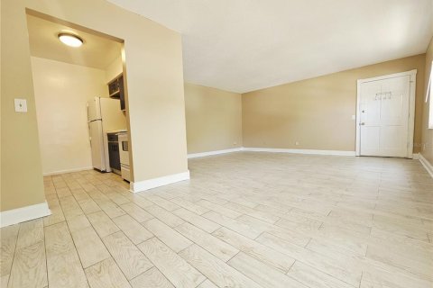 Condominio en alquiler en Tampa, Florida, 2 dormitorios, 89.19 m2 № 1787952 - foto 6