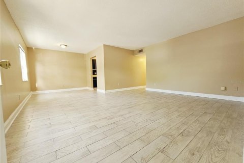 Condominio en alquiler en Tampa, Florida, 2 dormitorios, 89.19 m2 № 1787952 - foto 4